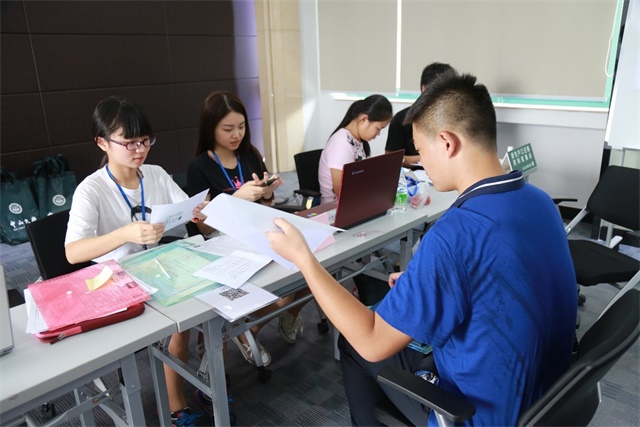  新同学，“心”接待——williamhill英国2016年迎新工作