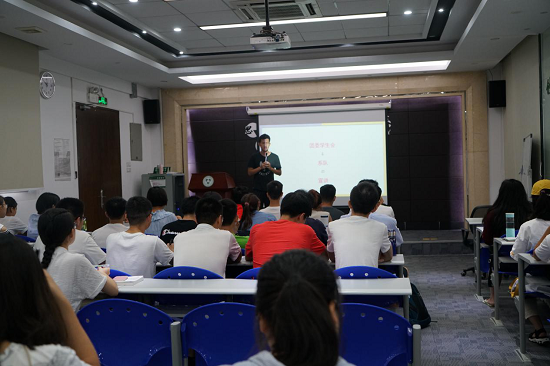 williamhill英国2018级新生入学教育——公益服务及第二课堂体系简介